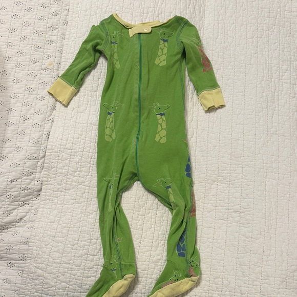 The Beaufort Bonnet Company Other - The Beaufort Bonnet Company Green Giraffe Footed Kids Pajamas